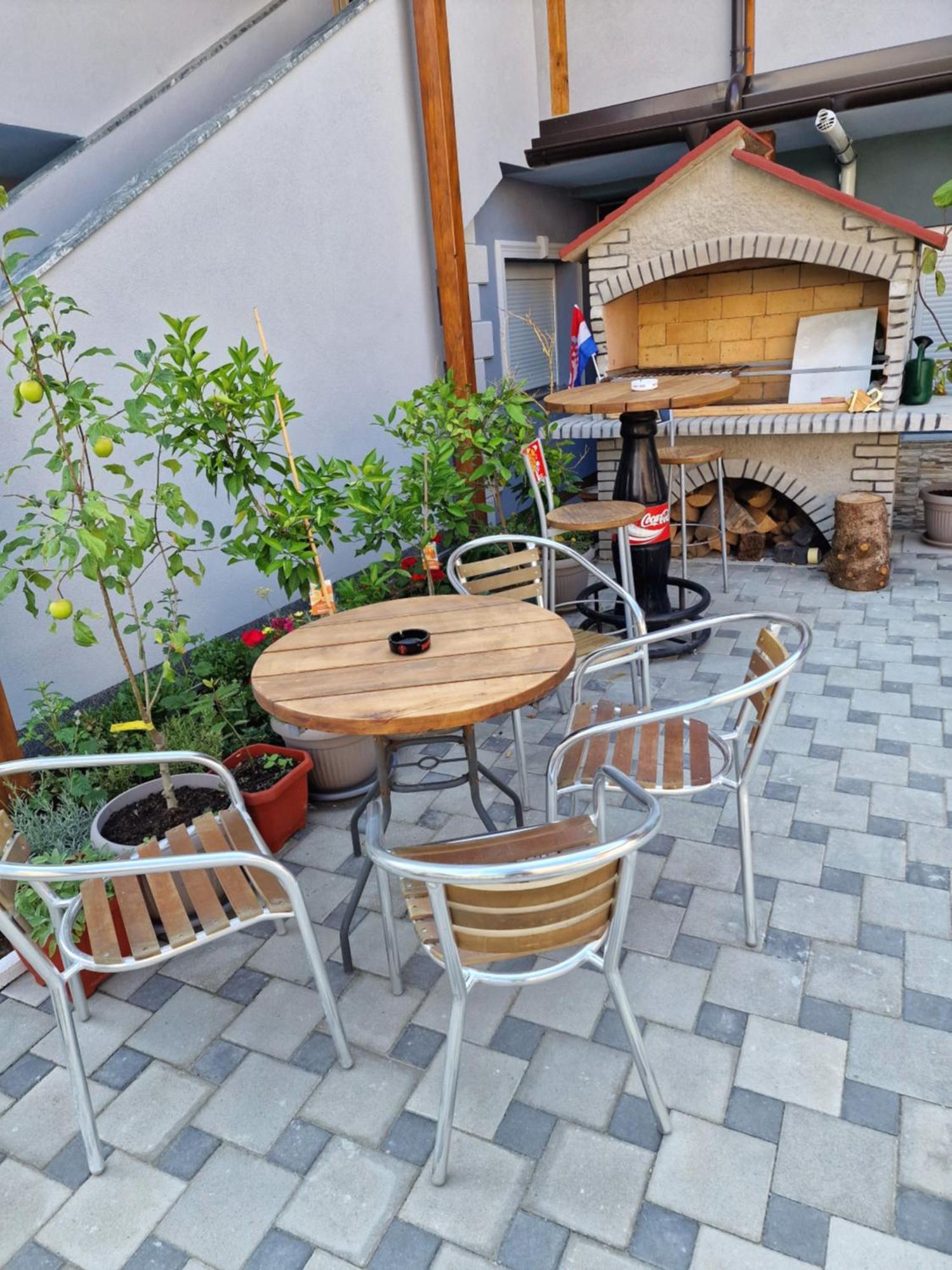 Studio Apartman Lorena Apartment Zagreb Bagian luar foto