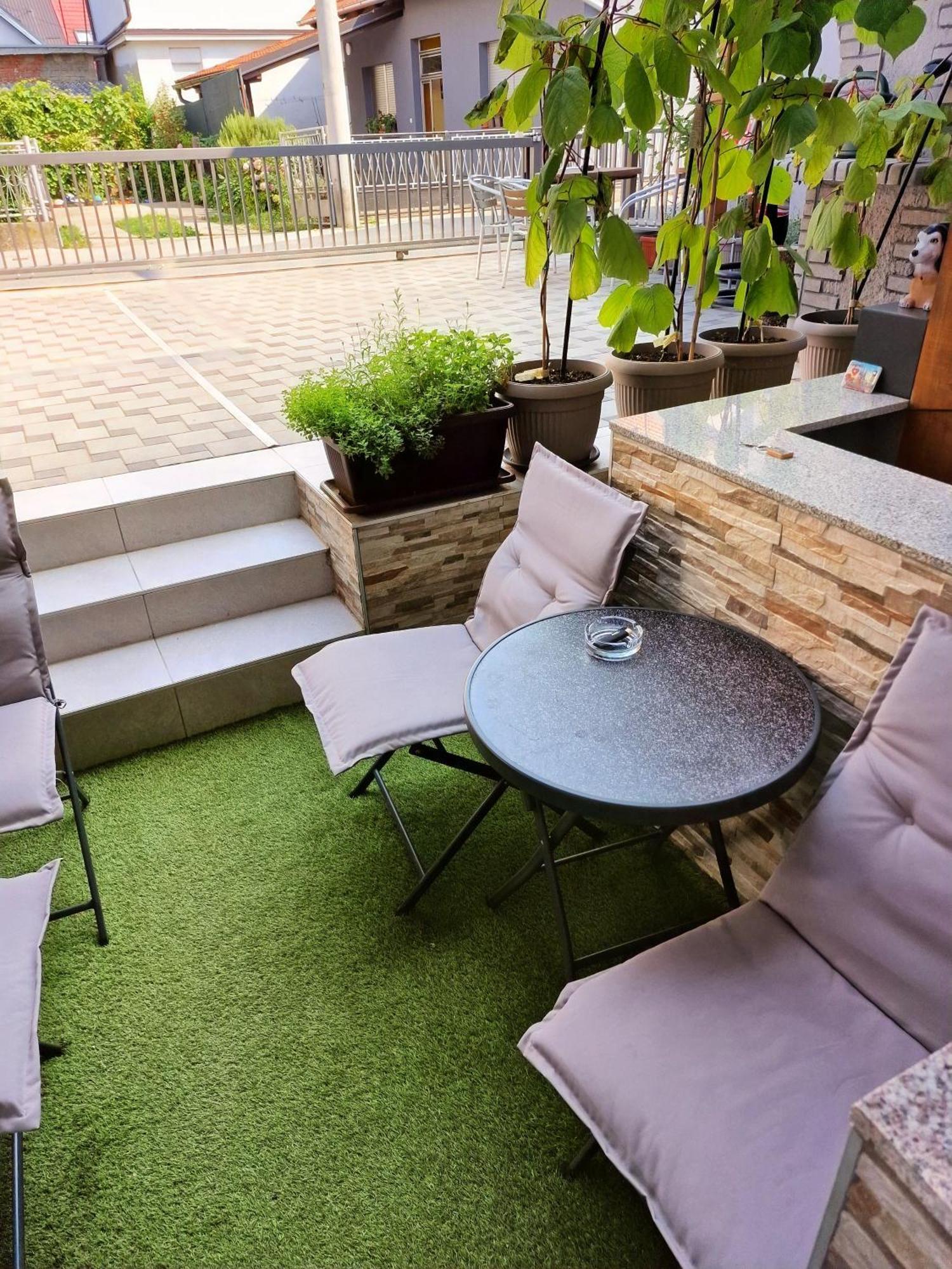 Studio Apartman Lorena Apartment Zagreb Bagian luar foto