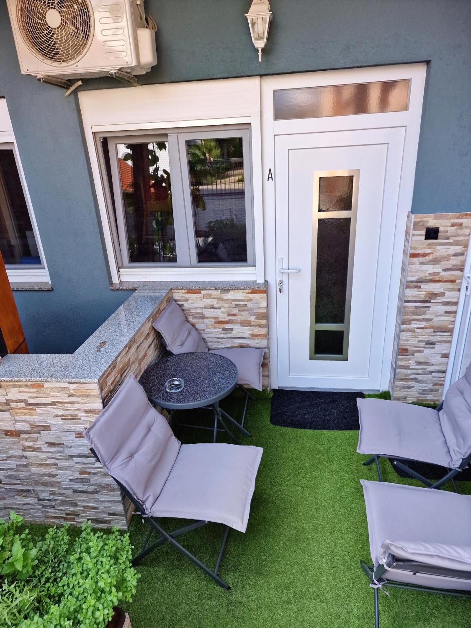 Studio Apartman Lorena Apartment Zagreb Bagian luar foto